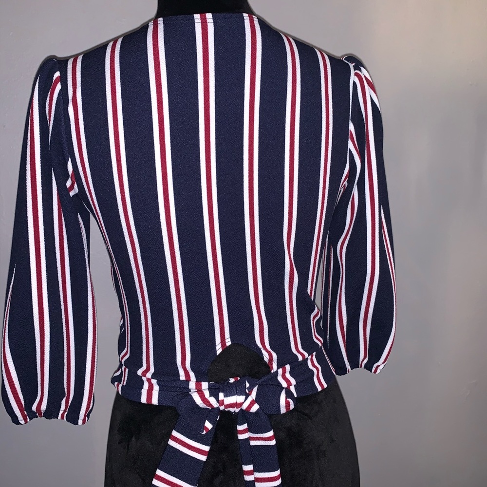 Cropped Blouse - Picture 4 of 4